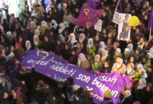 25 Kasım Kadın Platformu'nun Galatasaray-Taksim yürüyüşü / 25 Kasım 2011