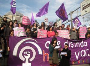 Sosyalist Feminist Kolektif ‘Aile Dışında Hayat Var’ Kampanyası 2013